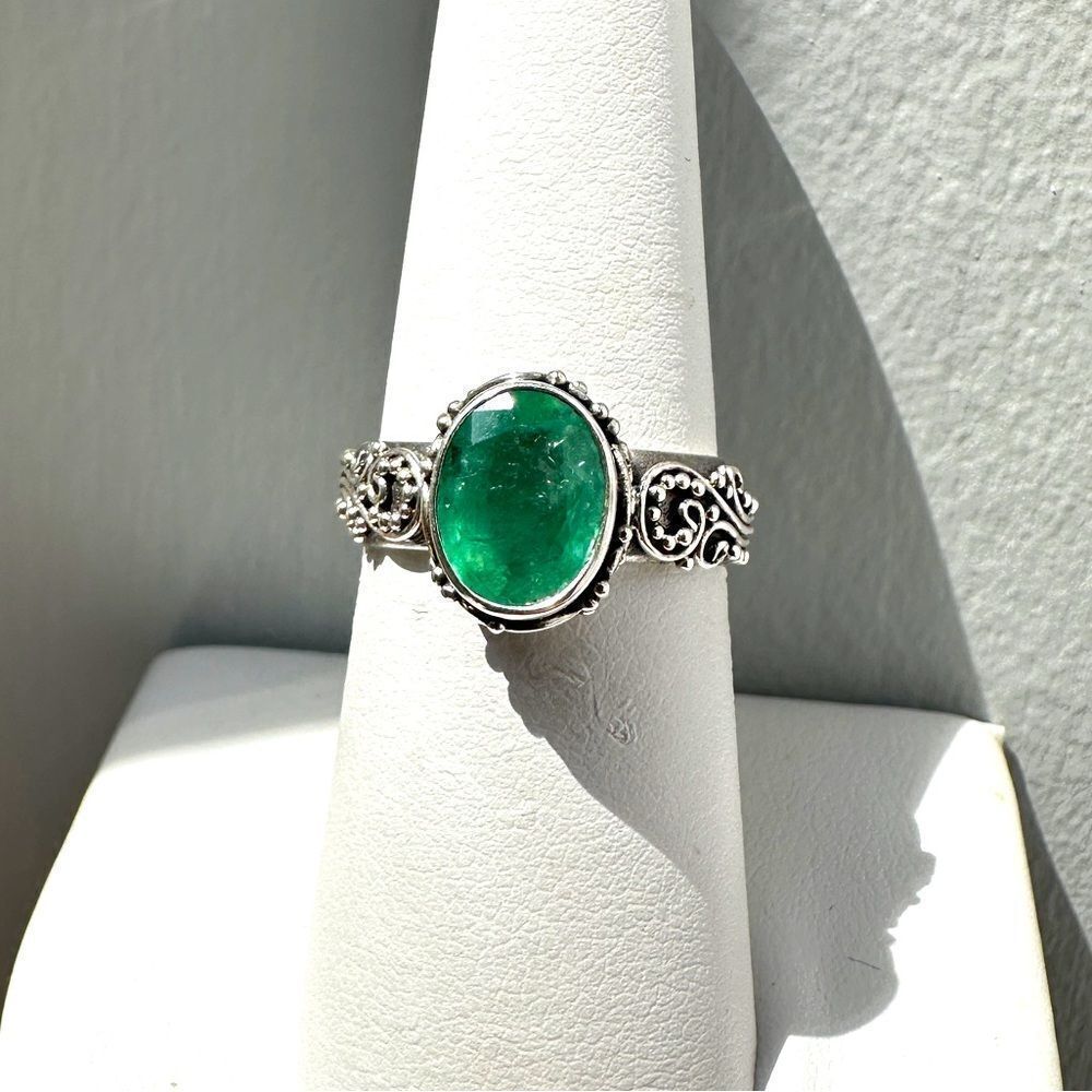 NWT‎ 2.1ct oval cut Emerald in Bali sterling silver!
